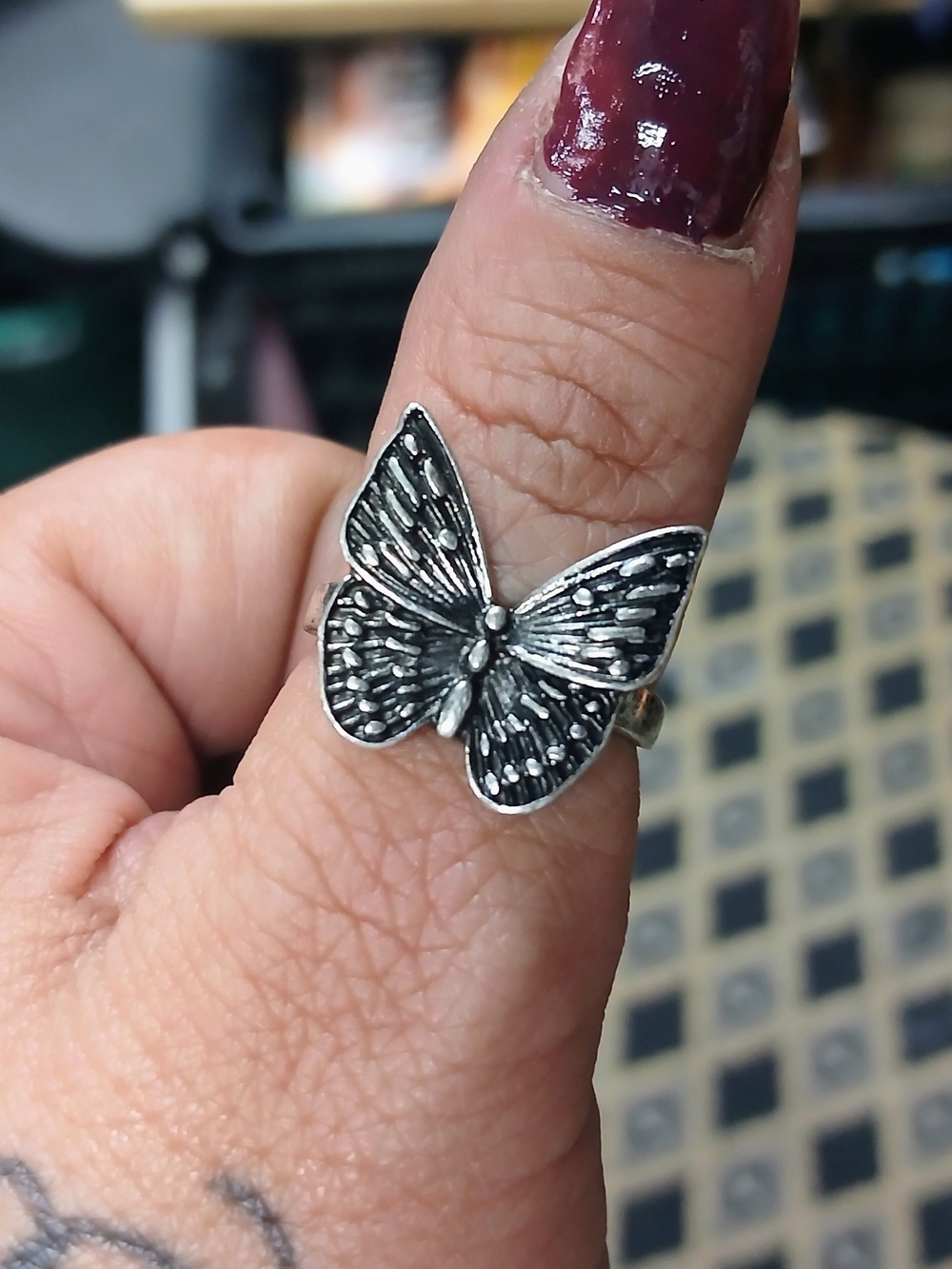 Butterfly Silver-Tone Women's Ring - Elegant Butterfly Design